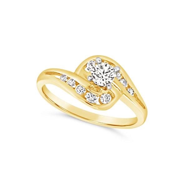 Round Diamond and Diamond Swirl Design Ring